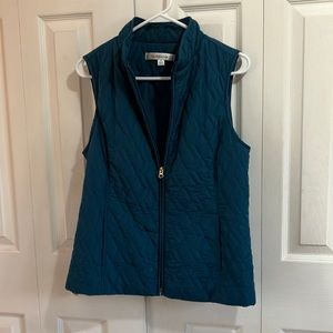Women’s size small Croft & Barrow zip up vest in turquoise never worn
